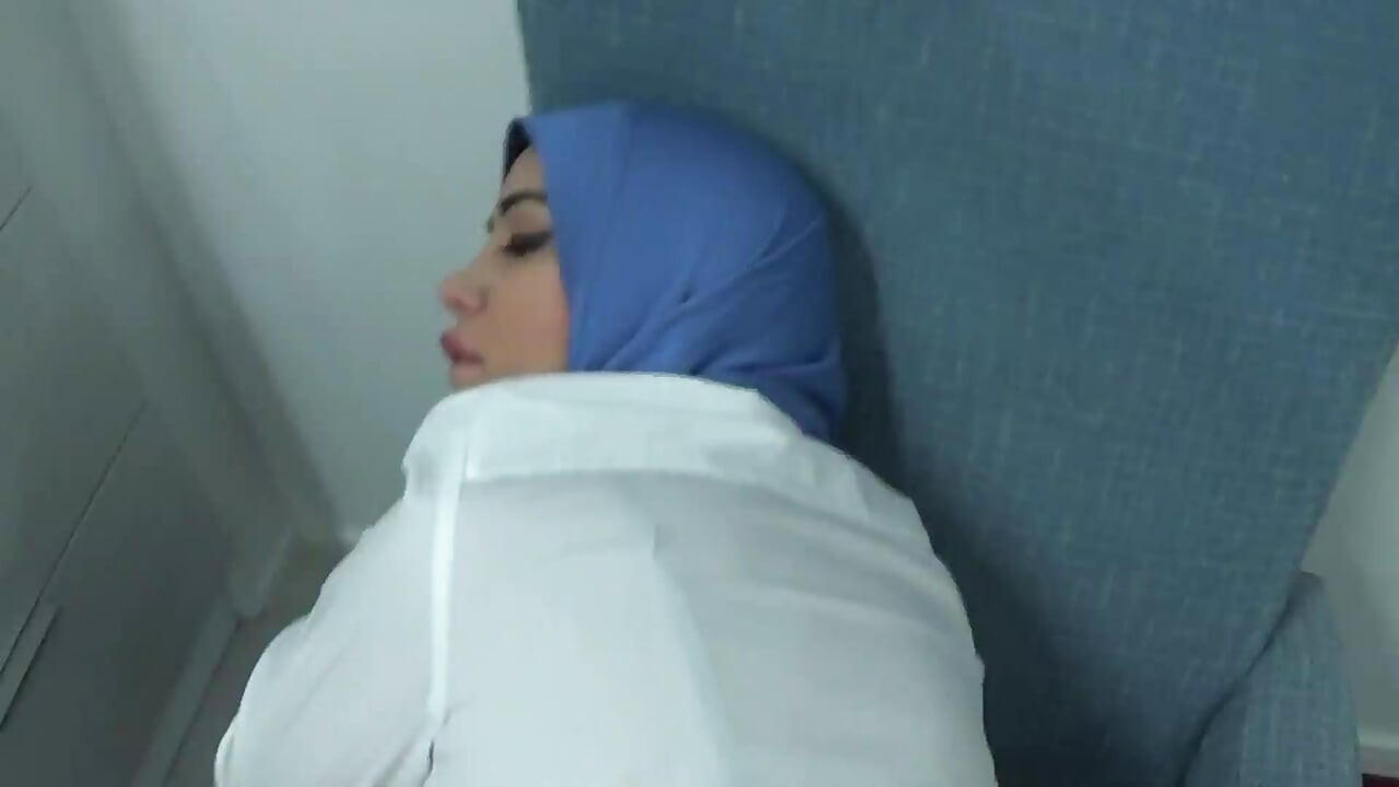 Azgın büyük götlü Iraklı evli orta yaşlı seksi kadın