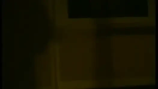 Olgun sürtük amını seks oyuncaklarıyla doldurmayı seviyor