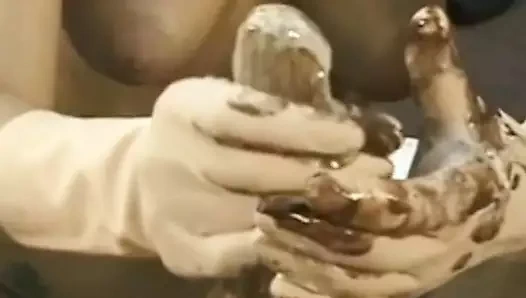 Tatlı olarak elle muameleye ne dersin?