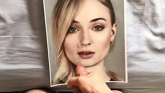 Sophie Turner boşalıyor 4