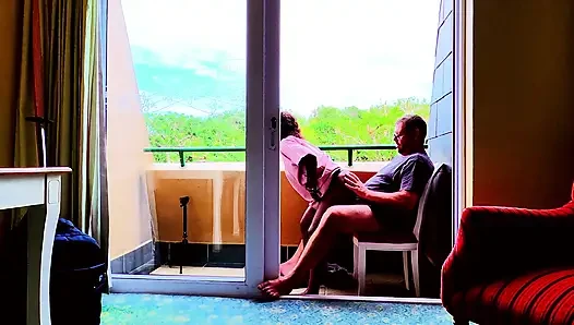 Kara bulutlar ve fırtınalar demleniyor ama otel odamızda sikişmemizi durduramaz