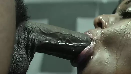 Kız arkadaşım deneyimli koyu tenli bir kadın onu alıyor