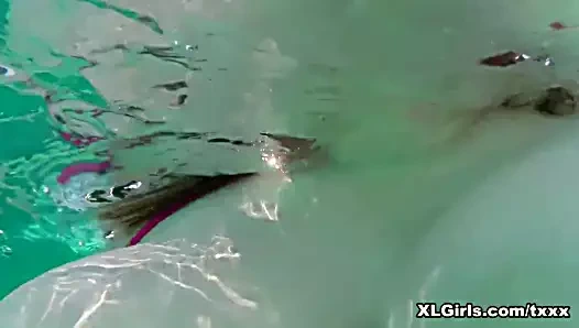 Sualtı yüzenleri ladie lynn