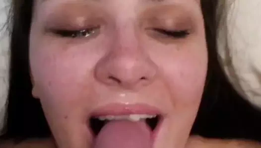 Audrey 25ans prend une belle faciale