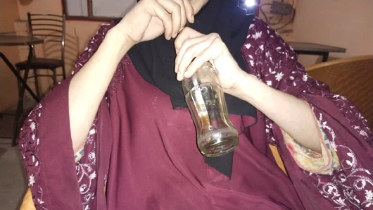 Komşum çok azgın, büyük bir yarak istiyor