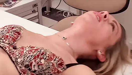 Seksi Alman sekreter ofiste patronuyla sert sikişiyor