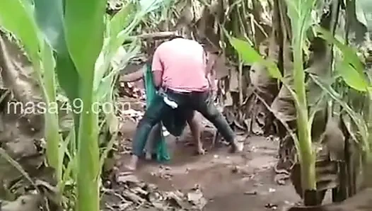 Sevgilisiyle teyze kocası tarafından yakalandı