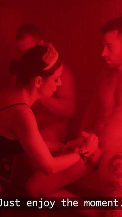 MATURE4K. Orta yaşlı seksi ev hanımı genç yarağı tatmin etmek görevini parlak bir şekilde tamamlıyor | Klip 1