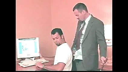 Takım elbiseli erkekler