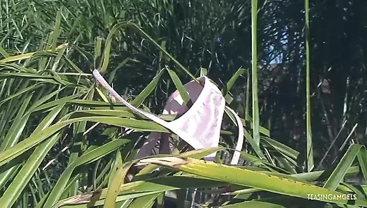 Popo tıkacı, sarışının anal için hazırlanmak için ihtiyacı olan tek şeydir