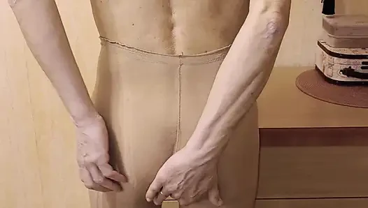 Eve geldiğimde taytımı çıkarmadan mastürbasyon yapıyorum.