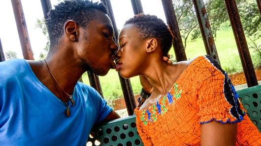 Muhteşem amatör abanoz bebek verir kamu bj ve yanıp söner