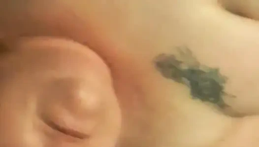 Seksi olgun ateşli iri güzel kadın orta yaşlı seksi ev hanımı ve kocası yalıyor ve sikişiyor