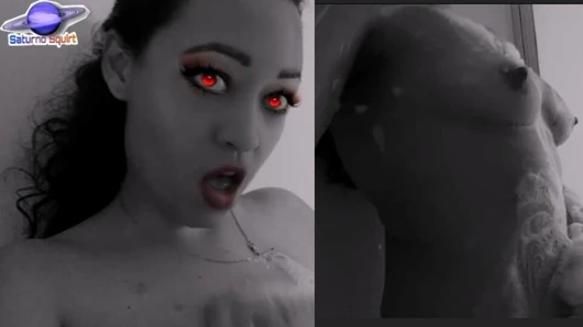 Saturno fışkırtması en seksi ve en güzel latin hatun, bu kez bir vampir, Transilvanya'dan onunla banyo yapıyor.