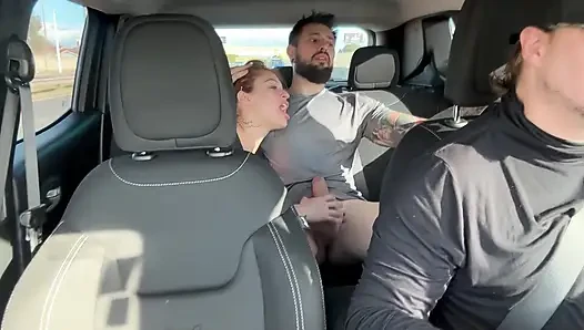 Çifti Uber'in arka koltuğunda yakaladım ve onları yolda bıraktım