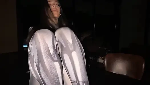 Örümcek kız sulu amcığıyla gününü kurtaracak!