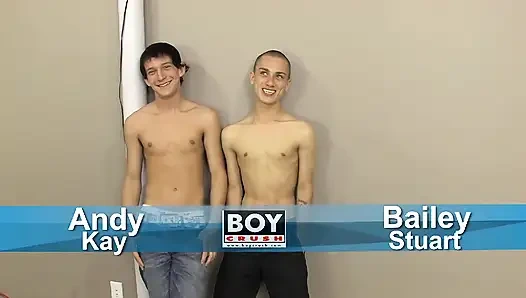 Phillip her şeyin salıncağının içine geri dönüyor