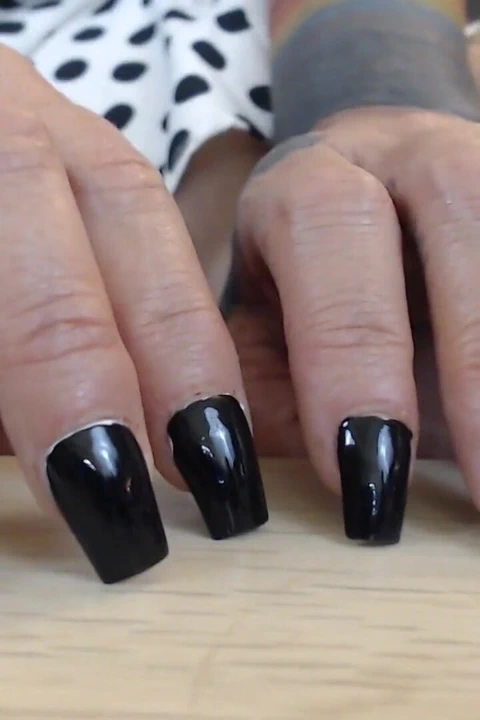 Black n' white tırnakla sikiyor