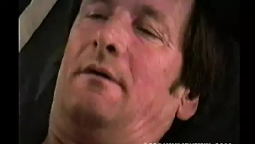 Amatör Ronnie dayak yiyor