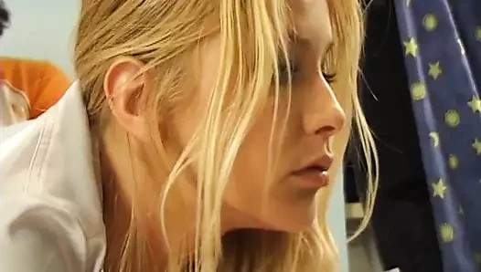 Sarışın Ramona'ya telefonda filme alıyorum, teşhirci bir kız