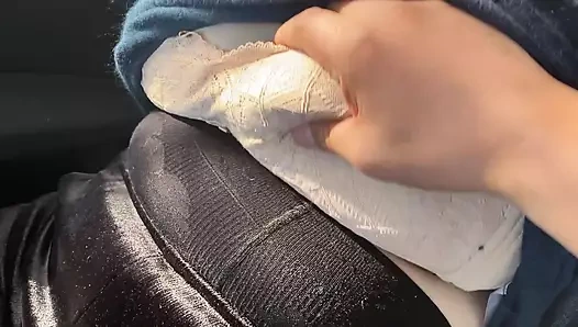 Beyaz kaplan büyük memeli olgun kadının içine boşalıyor, bu gerçekten şişman bir amcık