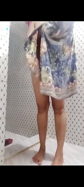HINTLI AZGıN KAJAL ORTA YAŞLı SEKSI KADıN GENÇ OĞLANLA SEKS YAPıYOR