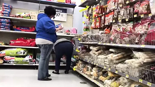 Lezbo iri güzel kadın eğiliyor