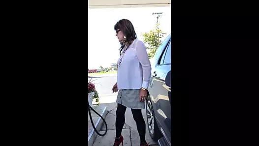 İşten sonra benzin istasyonunda durmak