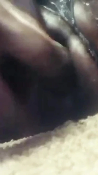 Şişman ıslak amcığımı 12 inçlik dildoyla sikiyorum sert boşalıyor