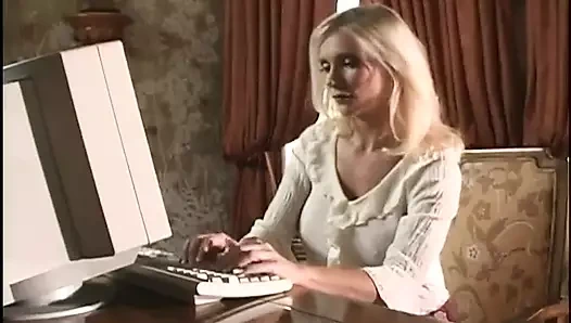 Angel Cassidy ve Laurie Wallace sert lezbiyen sahnesi feat. angel cassidy, laurie wallace - sapık orta yaşlı seksi kadınlar