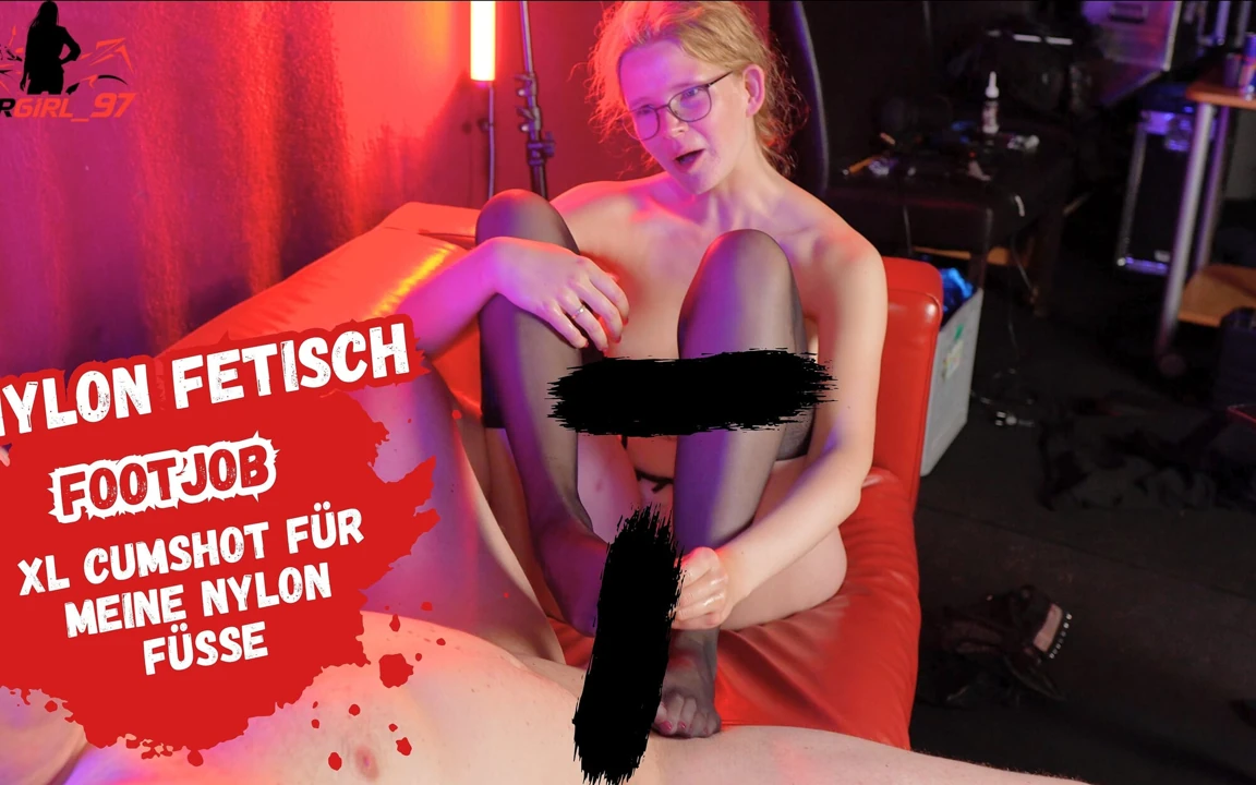Cumshot Ile Naylon Ayak Işi! Onları Mastürbasyon Yapıyor!