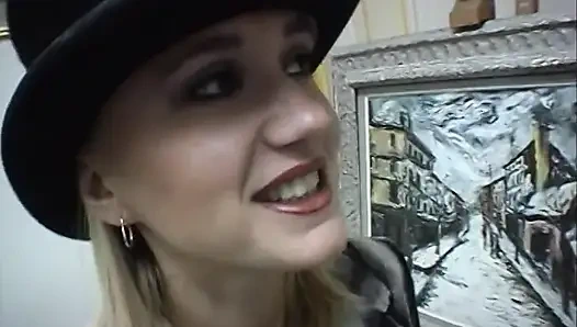 Azgın Sarkık Sarkan Göğüsler Ile Sarışın Fransız Sikiş Sürtük