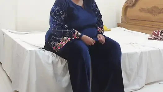 Malezyalı iri güzel ofis kızı patronu tarafından sikiliyor!