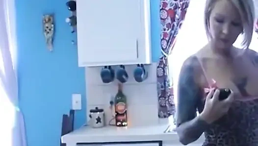 Elodie öğleden sonra sikişiyor