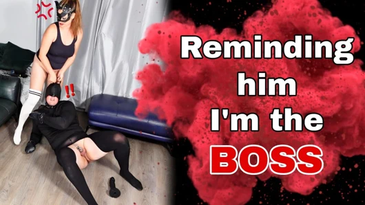 Ona patronun kim olduğunu hatırlatıyor! Kadın egemenliği güreşi kadın hakimiyeti bdsm amcık yalama yüze oturma gerçek