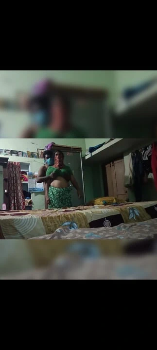 Büyük memeli tatminsiz Hintli bebek erkek arkadaşıyla sikişiyor