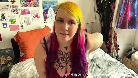 Vends-ta-culotte - takma yarak takan Fransız amatör dövmeli kız tarafından mastürbasyon talimatları