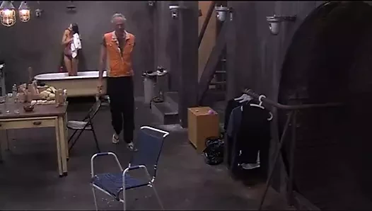 Promi ağabey, janina youssefian çıplak duş