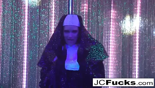 Jayden cole azgın dürtülerini tatmin etmek için parmaklarını kullanır