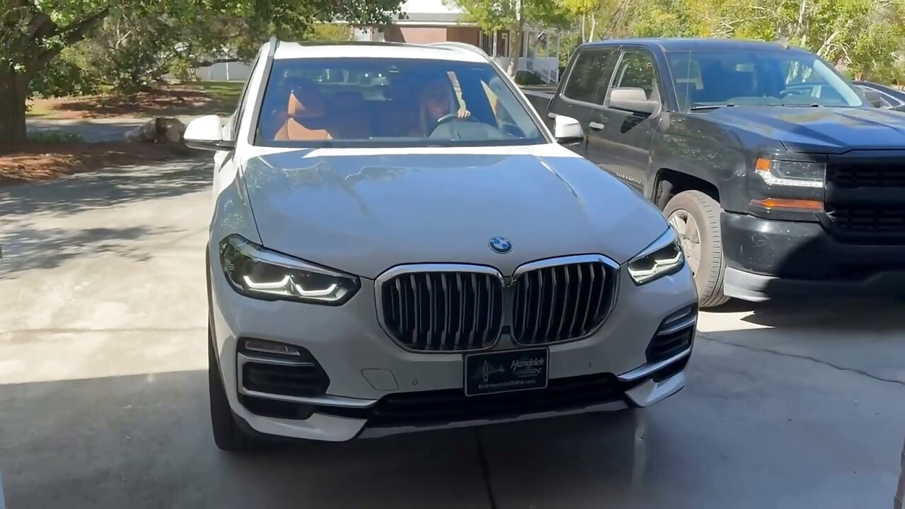 Tatiana Steele ve Sam Stout biraz vahşi arabada seks yapıyor