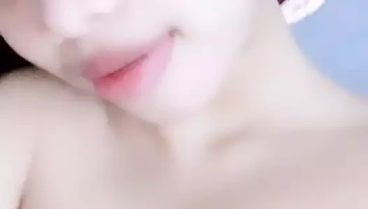 Raisyaa ve meme uçlarım ile