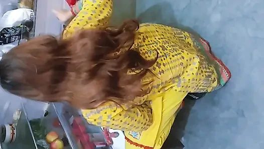 Pakistani beautiful bhabi Clean Fridge in winter