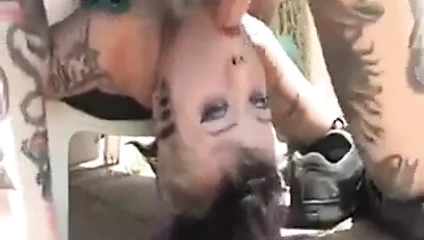Punk kız derin boğaz ve yutma