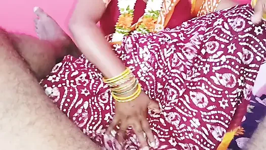 Hintli güzel sari üvey anne üvey oğlu Telugu ile edepsizce konuşuyor.