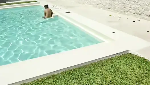 Çıplaklar partisine gittik