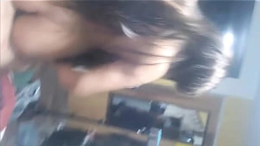 Kulübe gidince, ona ev ödevinde yardım etmek için ateşli bir video çekmesini teklif ettim! Gerçek ev yapımı seks