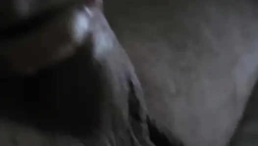 Yaramaz orta yaşlı seksi kadın mastürbasyon yapıyor