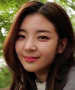 lia'nın yüzüne cum lütfen!!!!!!