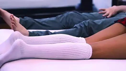 Öğretmen ve kafeteryanın sahibi sikişmek için daireye gidiyor.