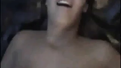 Sıcak esmerler kedi ve göt dövülerek alır